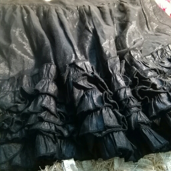Black Beatiful Skirt - Picture 6 of 8